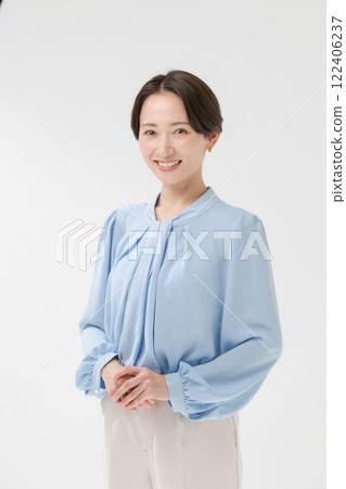 A middle-aged woman looking at the camera and smiling 122406237