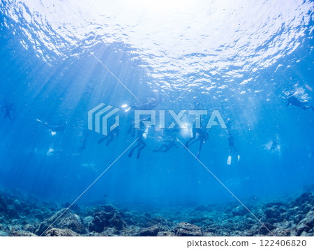 Beautiful coral colonies, blue sea and skin divers swimming on the surface. Nakagi Hirizo, Minamiizu-cho, Kamo-gun, Izu Peninsula, Shizuoka Prefecture 122406820
