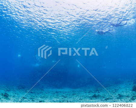 Beautiful coral colonies, blue sea and skin divers swimming on the surface. Nakagi Hirizo, Minamiizu-cho, Kamo-gun, Izu Peninsula, Shizuoka Prefecture Beautiful coral colonies, blue sea and skin divers swimming on the surface. Nakagi Hirizo, Minamiizu-cho, Kamo-gun, Izu Peninsula, Shizuoka Prefecture 122406822