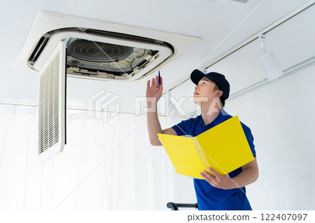 Maintenance of the ceiling embedded air conditioner Maintenance of the ceiling embedded air conditioner 122407097