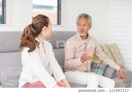 Senior couple conversation Senior couple conversation 122407117