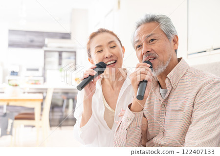 Senior couple karaoke 122407133