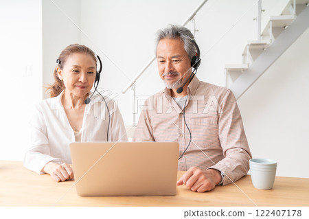 Senior couple correspondence learning Senior couple correspondence learning 122407178
