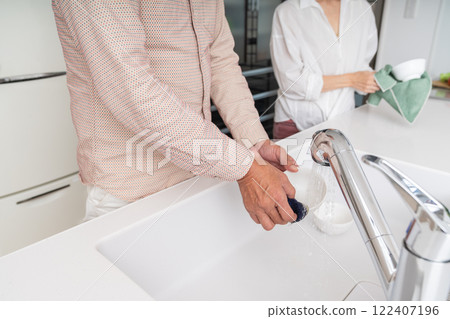 Senior couple washing dishes 122407196