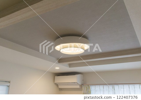 簡單的吸頂燈 簡單的吸頂燈 122407376