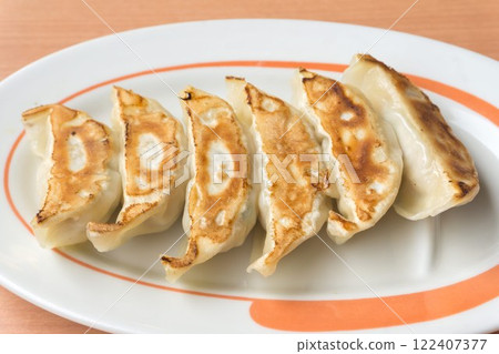 煎餃子 煎餃子 122407377