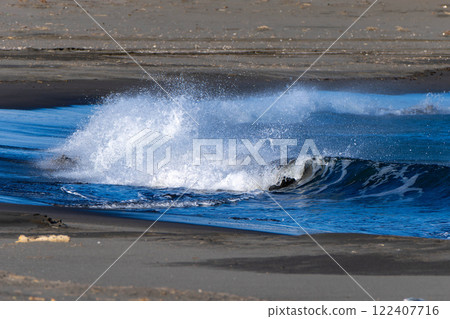 洶湧的波浪 洶湧的波浪 122407716