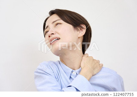 Female forty shoulders white background 122407755