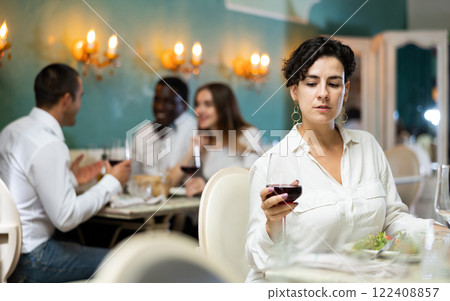 Woman at the restaurant 122408857