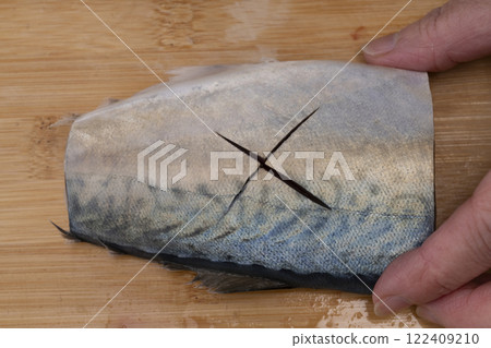 味噌燉鯖魚的準備工作 122409210