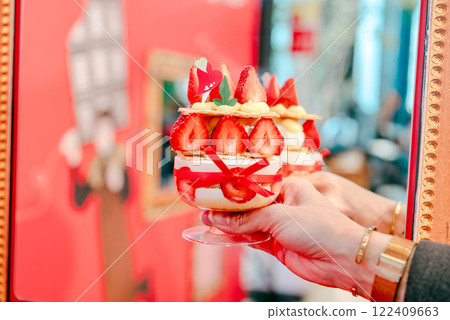 Strawberry Millefeuille 122409663
