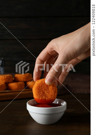 Fried mozzarella with sauce on a dark background 122409818