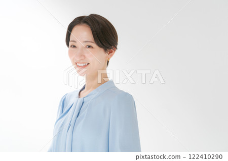 A smiling middle woman A smiling middle woman 122410290