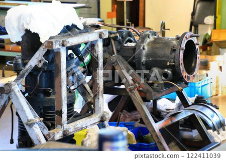 利用蒸汽驅動產生壓縮空氣...大修期間蒸汽機車的“單空氣壓縮機” 122411039