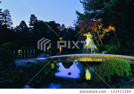 Early morning Kenrokuen 122411384