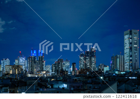 Night view of the city 122411618