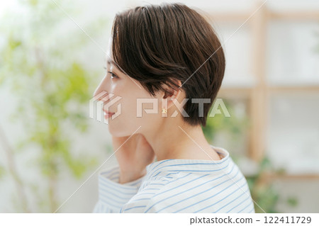 Middle women beauty Middle women beauty 122411729
