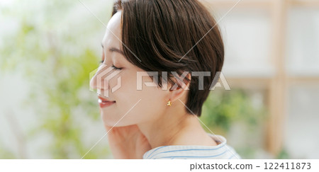 30多歲女人穿襯衫的美 122411873