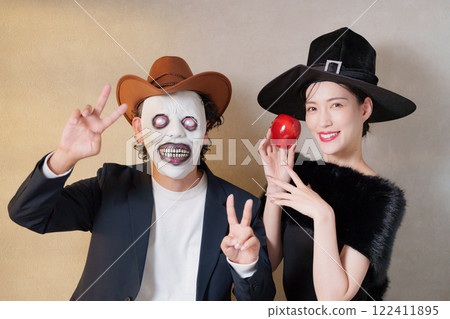 萬聖節期間男女角色扮演 萬聖節期間男女角色扮演 122411895