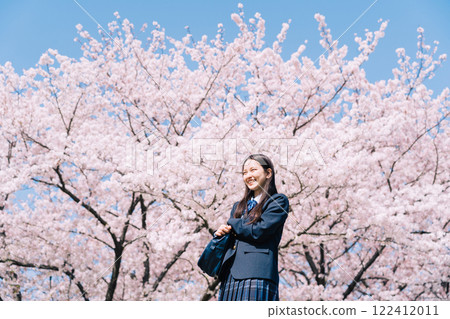 櫻花、藍天、女高中生 122412011