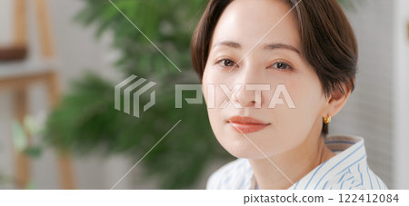 A woman in her 30s wearing a shirt (banner) A woman in her 30s wearing a shirt (banner) 122412084