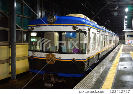一畑電鐵出雲市車站的清晨風景 122412737