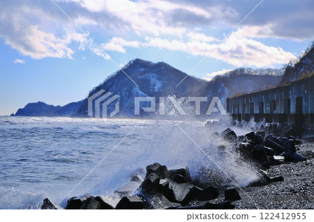 Winter coast 122412955