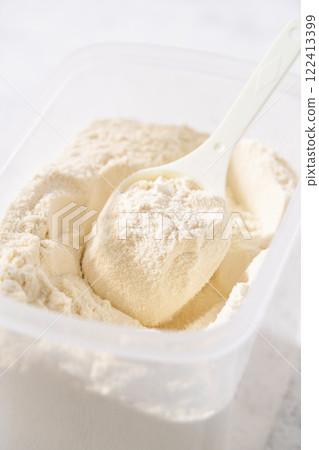 Protein powder in a container 122413399