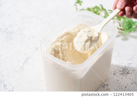 Protein powder in a container 122413405