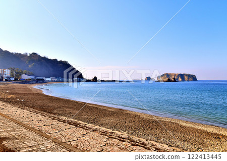 從勝山海灘附近眺望掛島（千葉縣鋸南町）[2025.1] 122413445