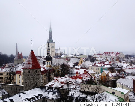 [Estonia] View of Tallinn's Old Town in winter from the Patkuri observation deck 122414415