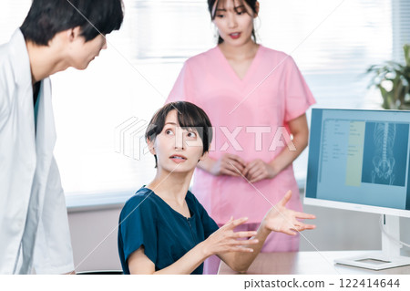 A doctor checking the medical records on the monitor 122414644