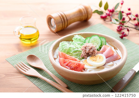 Salad udon served in a wooden bowl 122415750