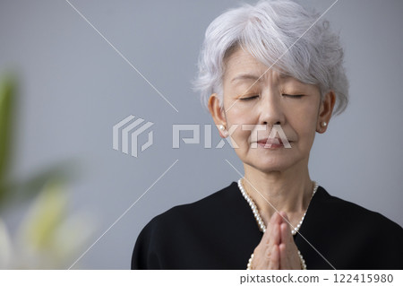 senior woman in mourning clothes senior woman in mourning clothes 122415980