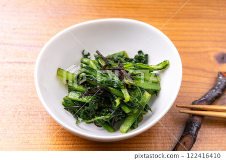 Shungiku with salted kelp Shungiku with salted kelp 122416410