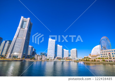 日本橫濱的城市景觀希望之光...櫻木町站前的橫濱地標塔景觀... = 2020年1月22日 122416485