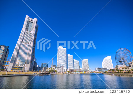 日本橫濱城市景觀港未來與櫻木町站前的橫濱地標塔景觀... = 2020 年 1 月 22 日 122416720