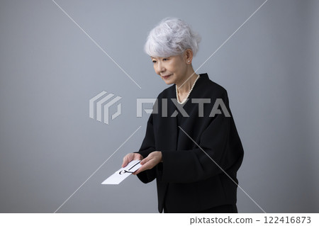 葬禮：高級婦女贈送弔唁袋 122416873