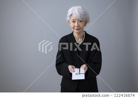 葬禮：高級婦女贈送弔唁袋 122416874