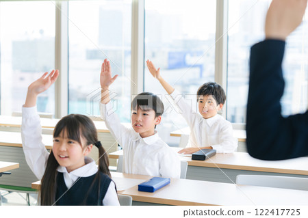 Image of a class in which students raise their hands Image of a class in which students raise their hands 122417725