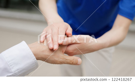 Caregiver's hands reaching out to the elderly 122418267