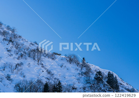 Snowy mountain ridge and blue sky Snowy mountain ridge and blue sky 122419629