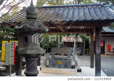 Kitakyushu City Kokuraminami Ward Kuzuhara Hachiman Shrine [Chozuya, Lantern] 122419969