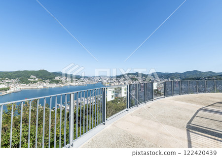 Nagasaki City, Nagasaki Prefecture: The Nabekanmuriyama Observatory and the Nagasaki cityscape on a clear day 122420439