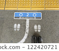 請分兩隊等候火車。 122420721
