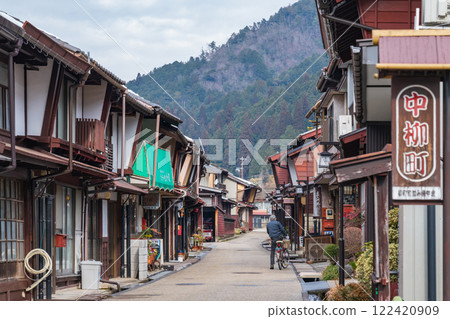 Old townscape of Gujo Hachiman <Gujo City, Gifu Prefecture> 122420909