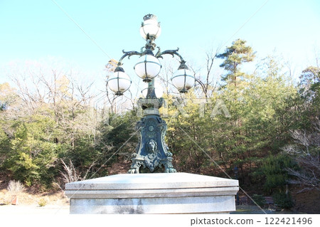 我拍了公園裡時尚的電燈的照片。 我拍了公園裡時尚的電燈的照片。 122421496