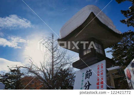 The contrast between the clear sky and the snow - The beauty of Japanese culture The contrast between the clear sky and the snow - The beauty of Japanese culture 122421772