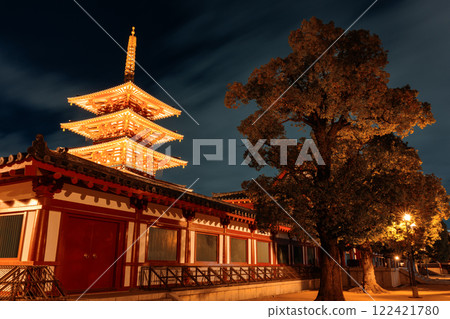 Shitennoji在夜晚 122421780