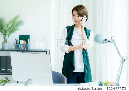 Business woman calling with a smartphone 122422370
